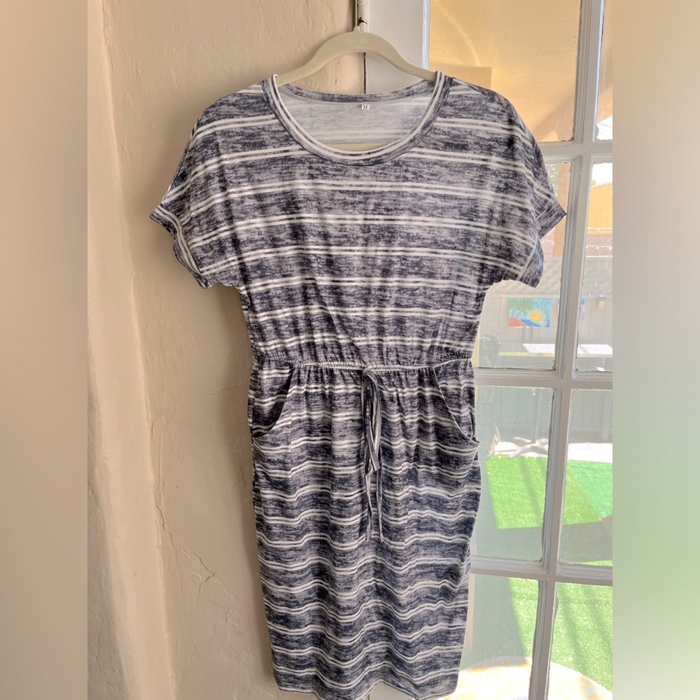 Casual striped dress. Drawstring detail with elastic waist. Size M